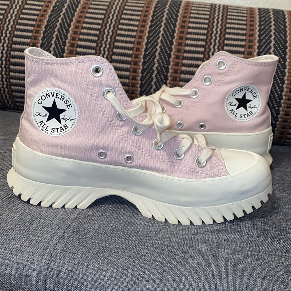 Light Pink lugged converse